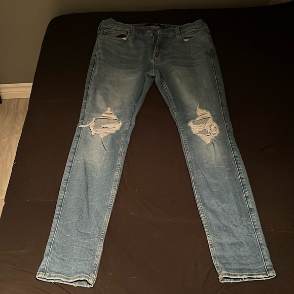 Hollister jean.Size 32 - Picture 1 of 2